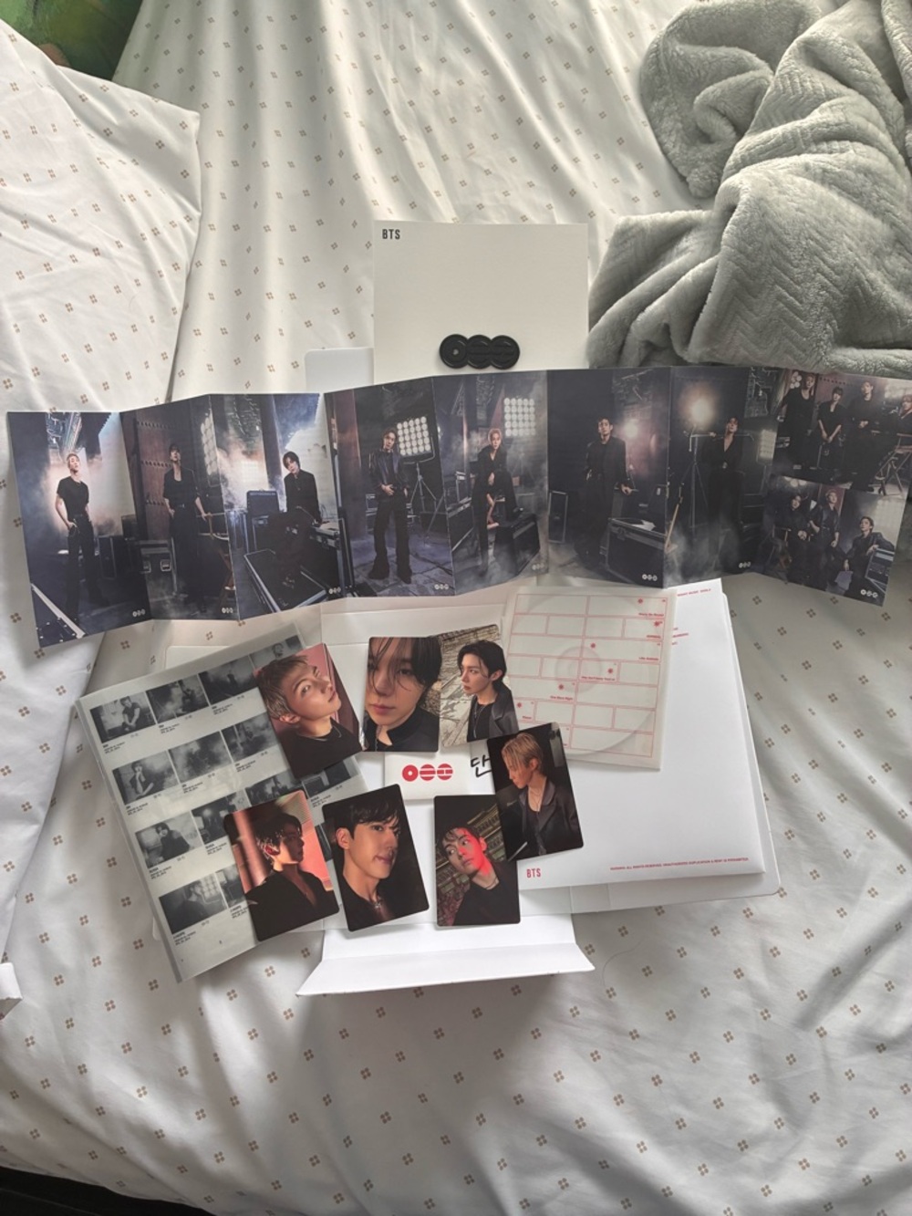 BTS Arirang Rooted in Korea Album
!EVERYTHING INCLUDED!